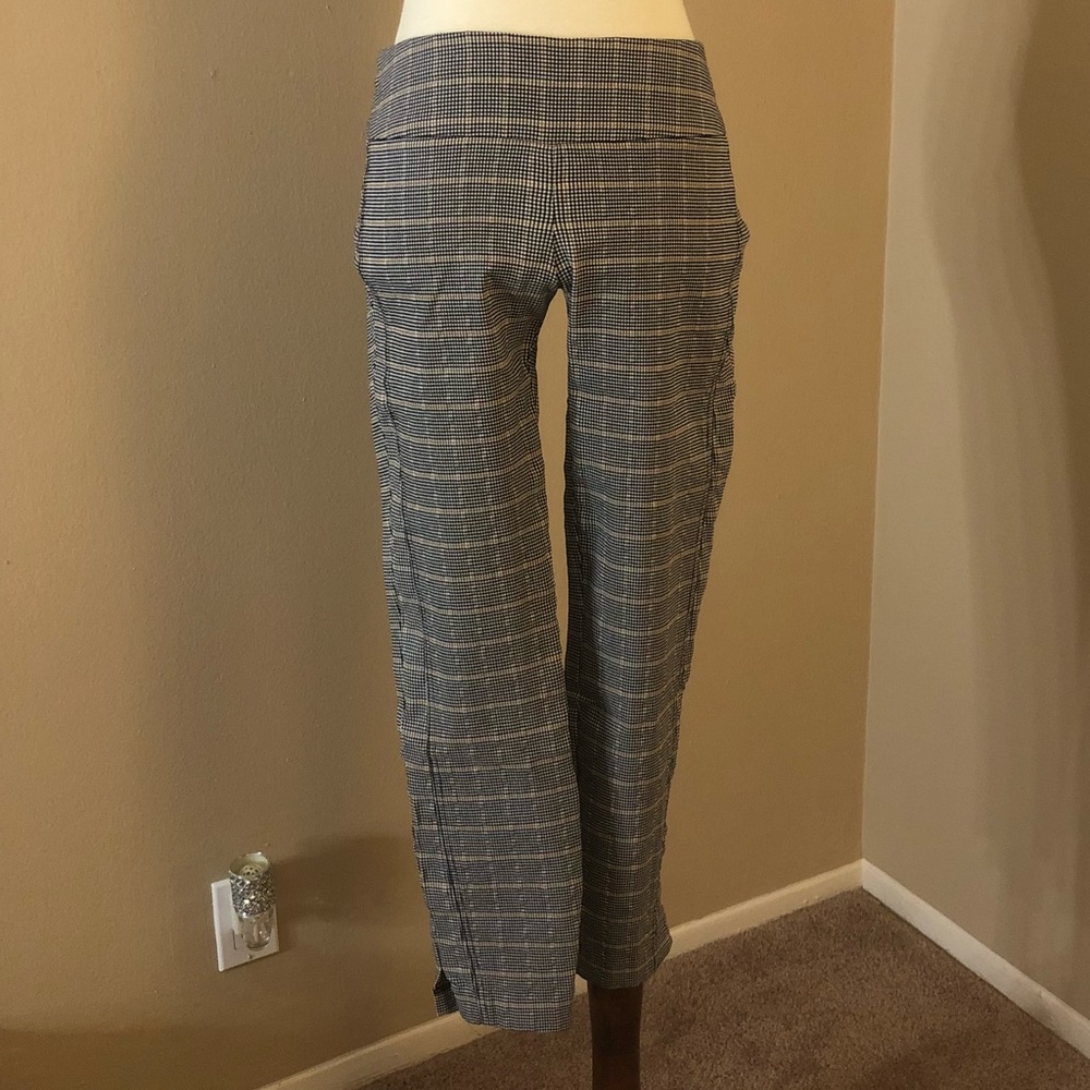 New York & Company pull on ankle pant